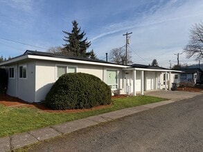 Building Photo - Conveniently located two bedroom home with fresh updates!