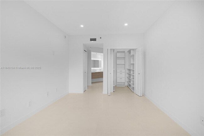 Building Photo - 3215 NE 184th St