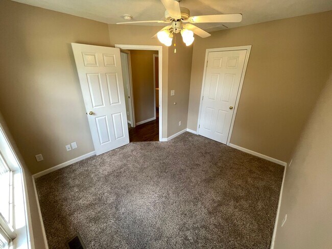 Building Photo - Fantastic Home in Shelbyville!