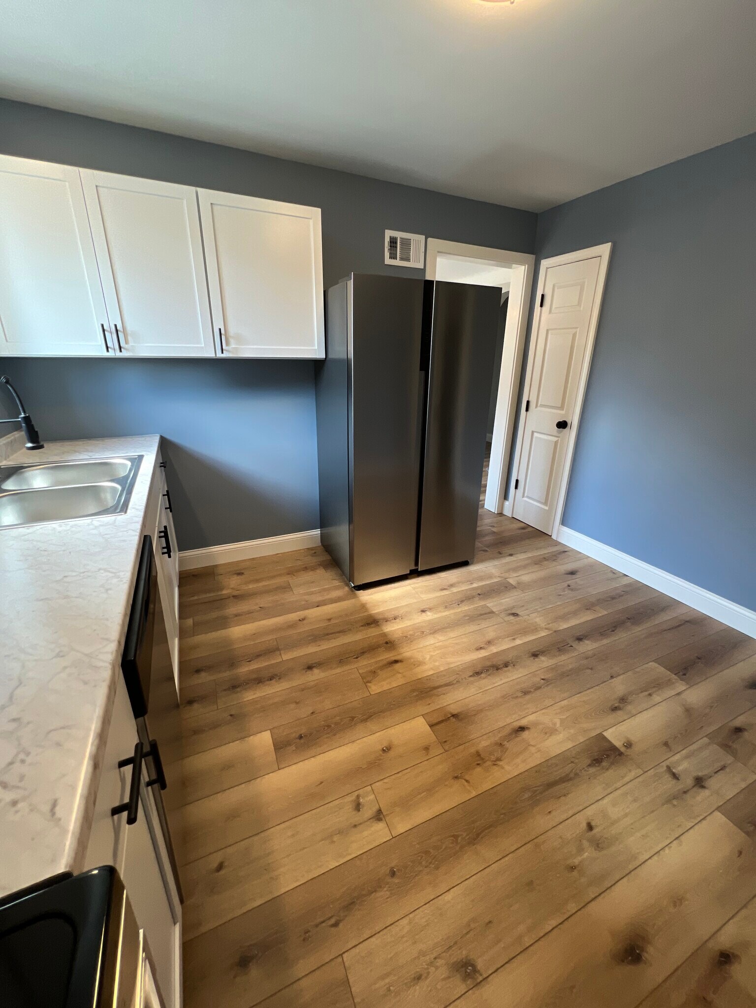 Kitchen - 3014 Maywood Ave