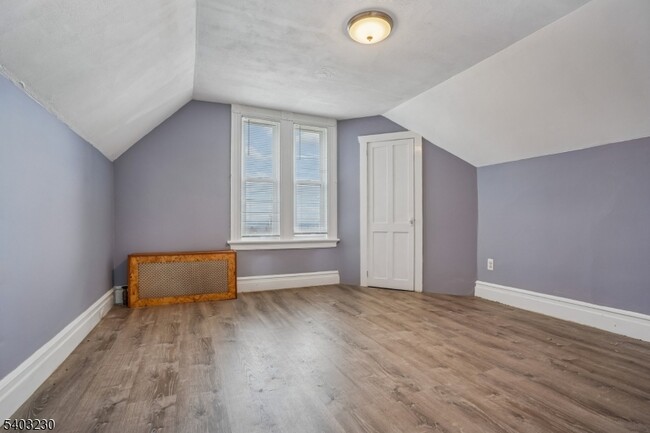 Building Photo - 216 William St