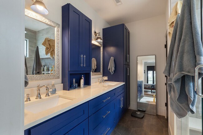 Building Photo - Stunning 4/3.5 Home in Highly Sought-After Area w/ 1300 Sq Ft of Outdoor Space!