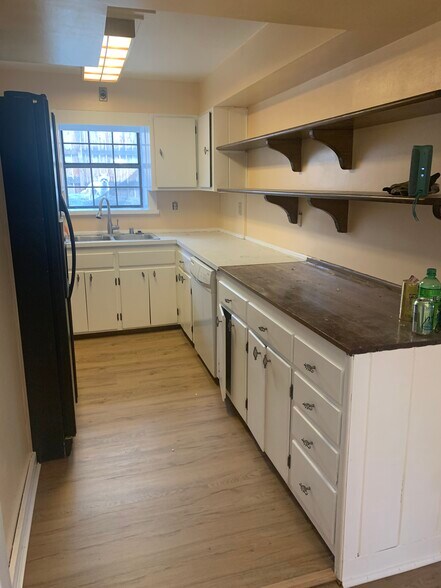 Building Photo - 655 Kilmer St