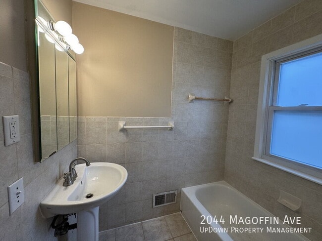 Building Photo - 2044 Magoffin Ave