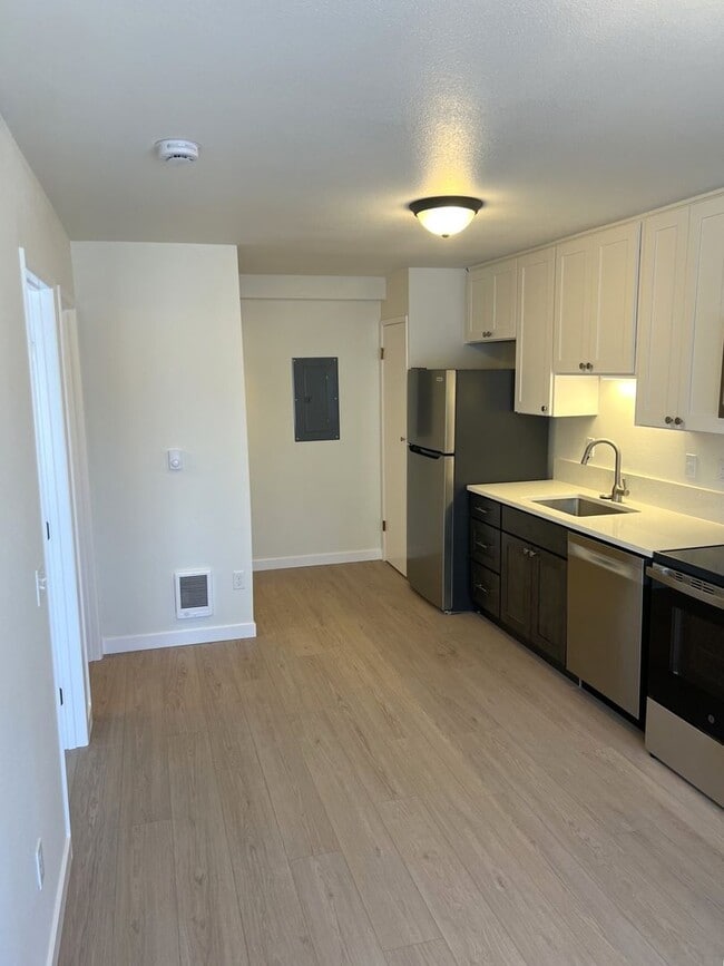Building Photo - Pardee Duplex (A &amp; B)