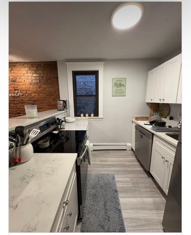 Building Photo - Beautiful 1.5 bedroom in Brighton…. DON’T MISS OUT!!!!