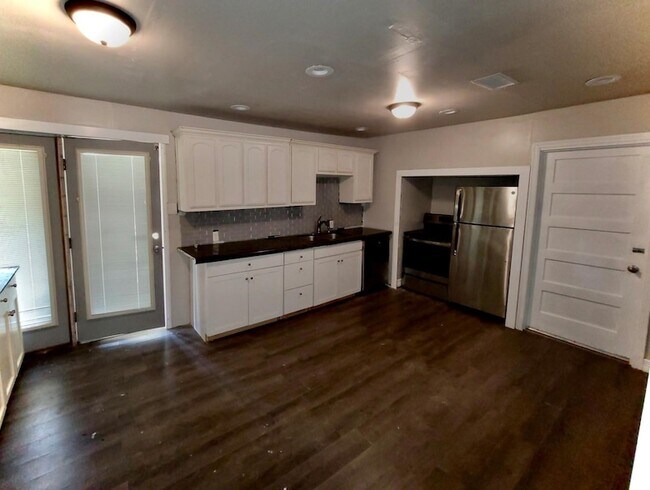 Building Photo - 2425 8th Ave