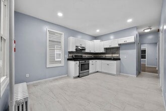 Building Photo - 145 E 31st St