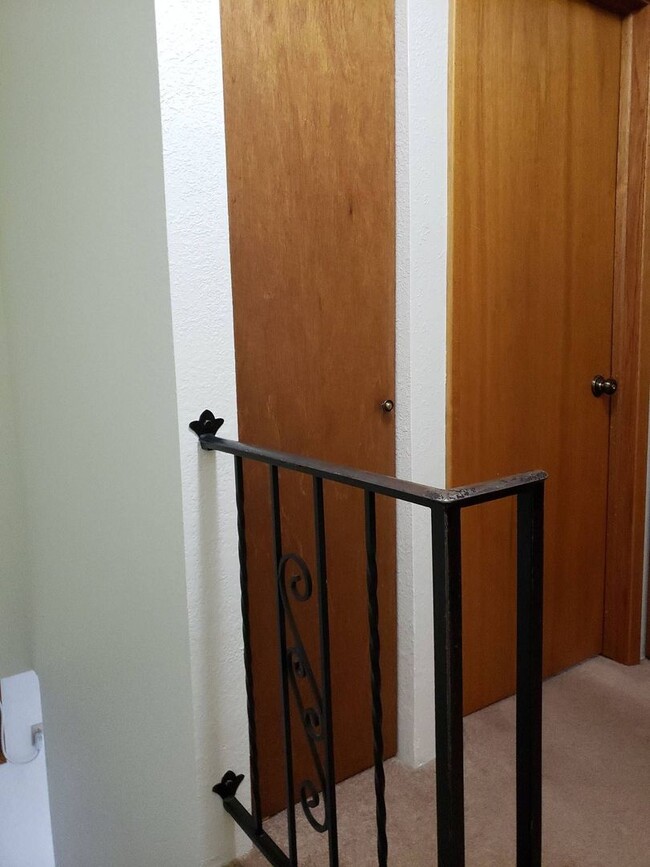 Building Photo - 2005 NE Terre View Dr