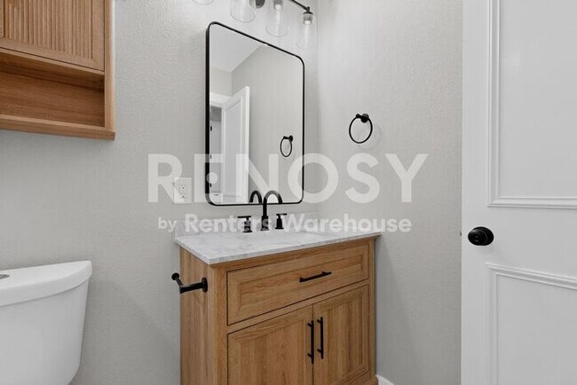 Building Photo - Completely Refreshed Arlington Home