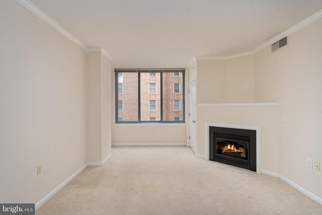 Building Photo - 851 N Glebe Rd