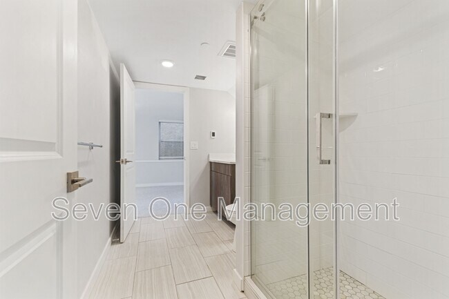 Building Photo - 4649 Umbria St