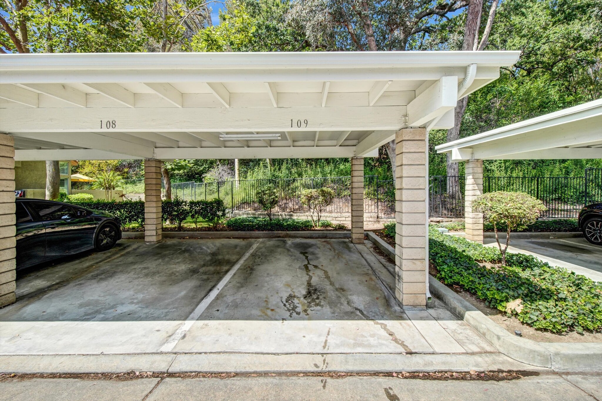 Building Photo - 23930 Arroyo Park Dr