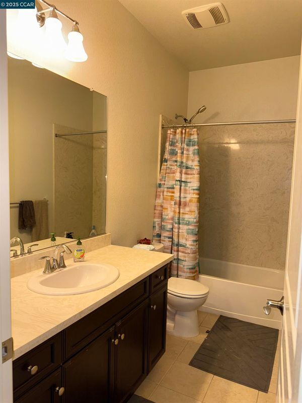 Building Photo - 221 Southpark Ct