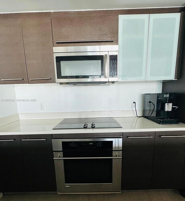 Building Photo - 500 Brickell Ave