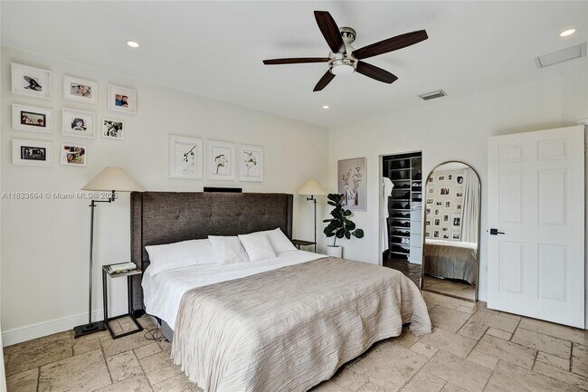 Building Photo - 2851 SW 38th Ct