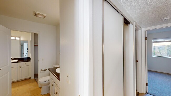 Building Photo - 33 Clay Ct