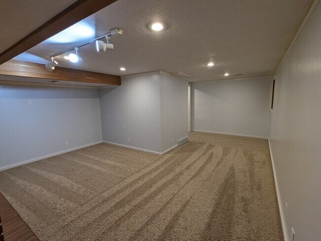 Building Photo - 1806 E Fawn Ln