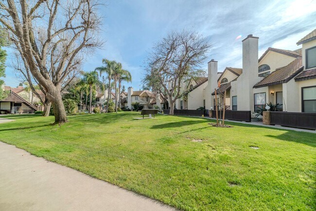 Building Photo - 3/2.5 Executive Condo in Downtown Fresno (...