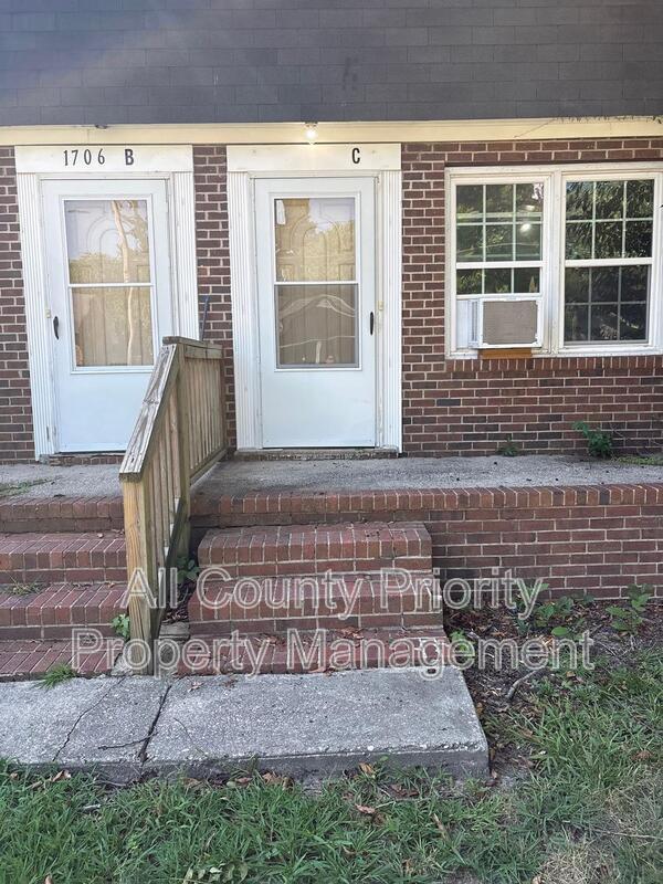 Building Photo - 1706 Carolina St E