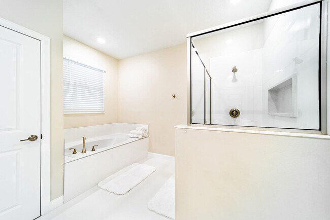 Building Photo - 2869 Bookmark Dr