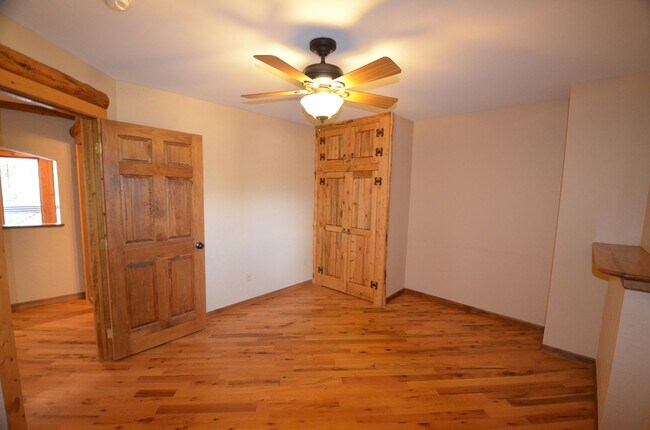 Building Photo - 471 High Point Dr