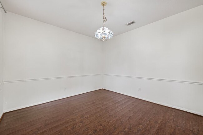 Building Photo - 15903 Timber Chase Dr