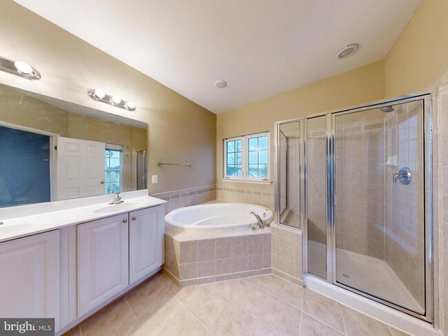 Building Photo - 9321 Hundith Hill Ct