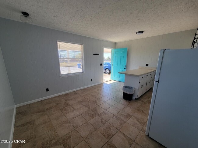 Building Photo - 6529 Chipewa St