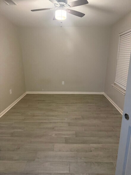 Building Photo - 40468 W Hernandez Ave