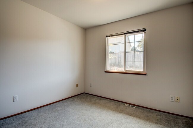 Building Photo - Three-Bedroom Rambler off Ft. Nugent Rd.