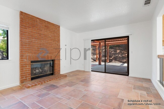 Building Photo - 5429 Cabrillo Sur
