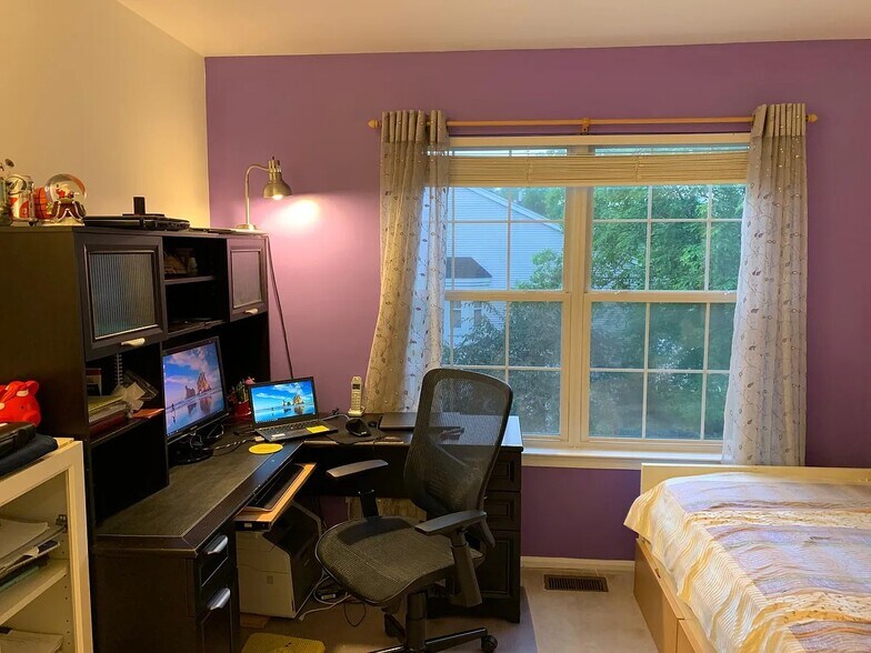 Building Photo - 304 Harvest Ln