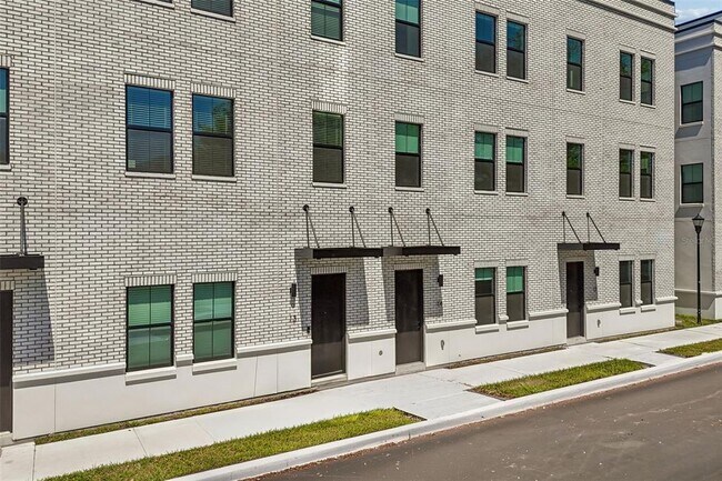 Building Photo - 1218 E Kay St