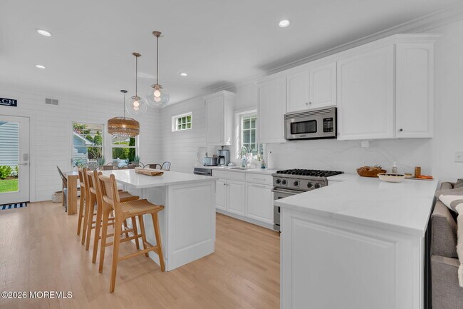 Building Photo - 112 Sylvania Ave