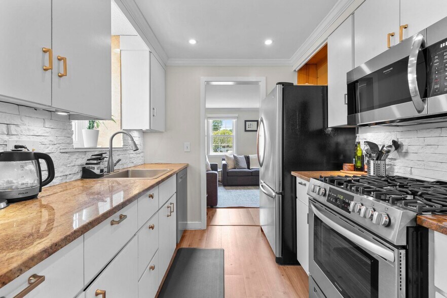 Building Photo - 26 Linden St