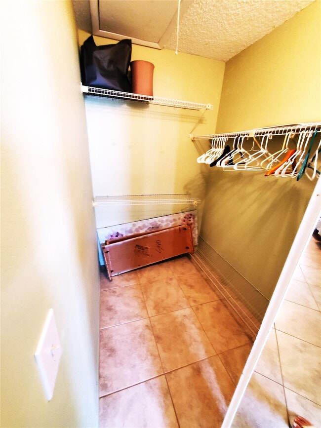 Building Photo - 1152 Circle Dr