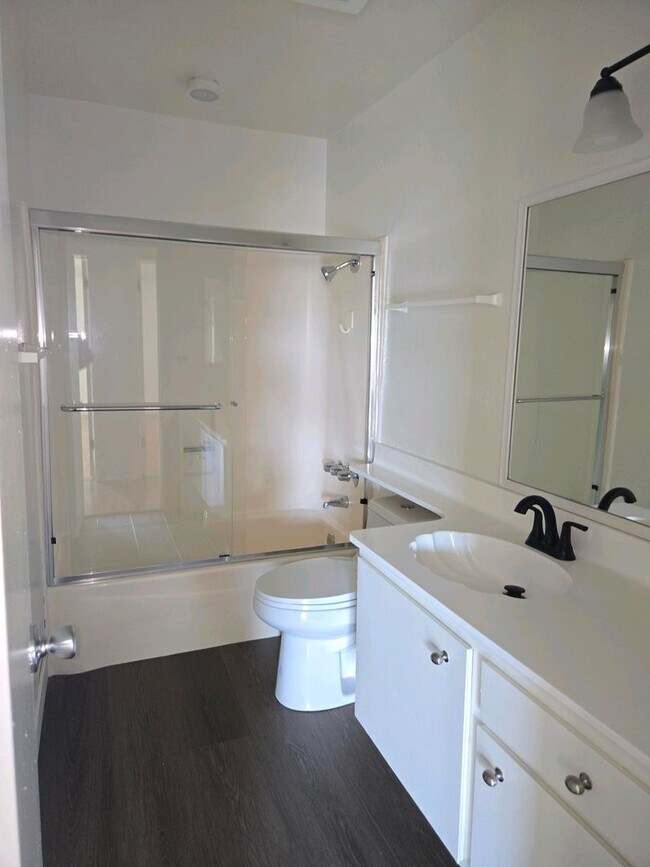Building Photo - Culver city Condo for rent minutes to down...
