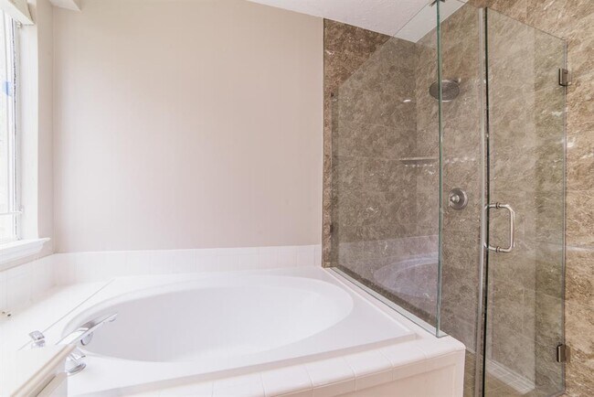 Building Photo - 4914 Mulberry Cir