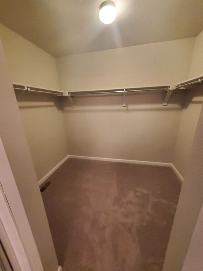 Building Photo - Beautiful and Spacious 3BR House in Freder...