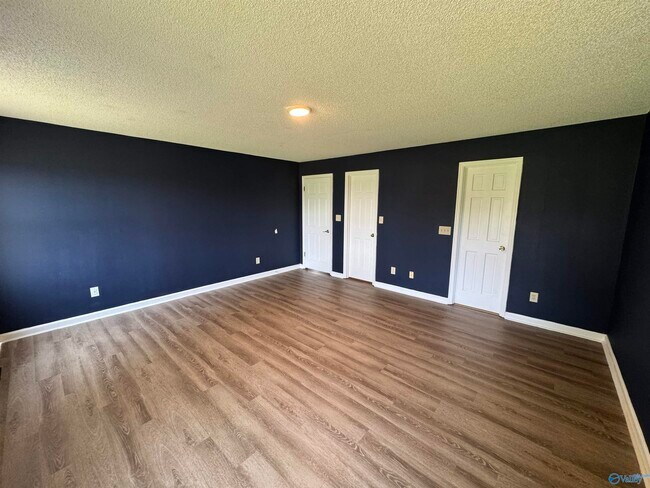 Building Photo - 120 Roy Dr