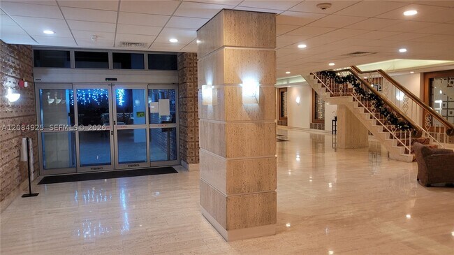 Building Photo - 2899 Collins Ave