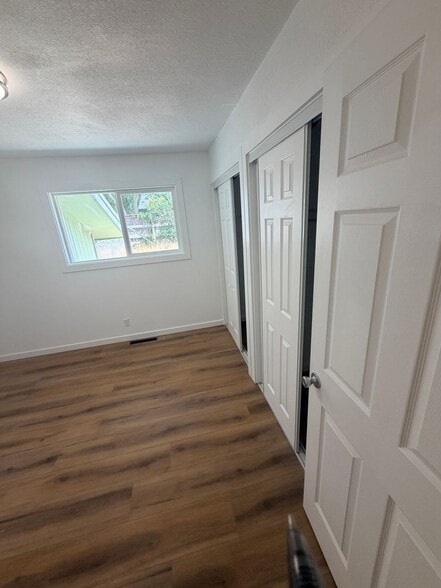 Building Photo - 4th St Triplex