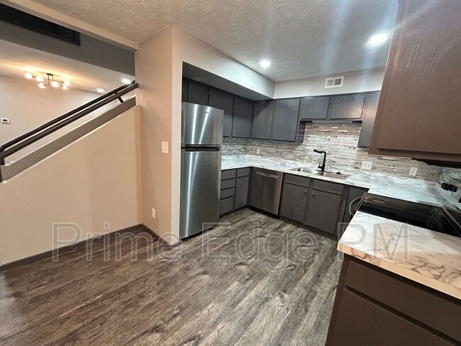 Building Photo - 1841 Ridgehaven Ct