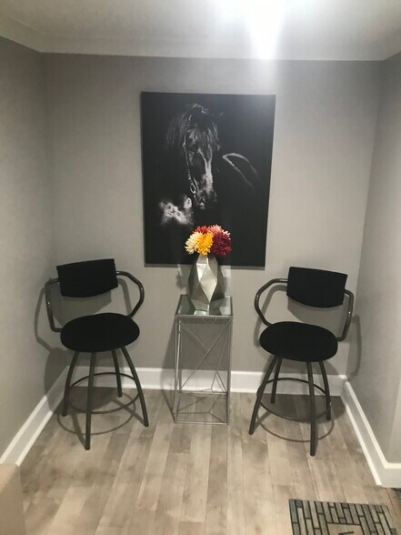 Sitting Area - 810 Fox St NW