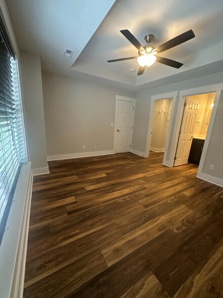 Building Photo - 4412 Shelborne Dr