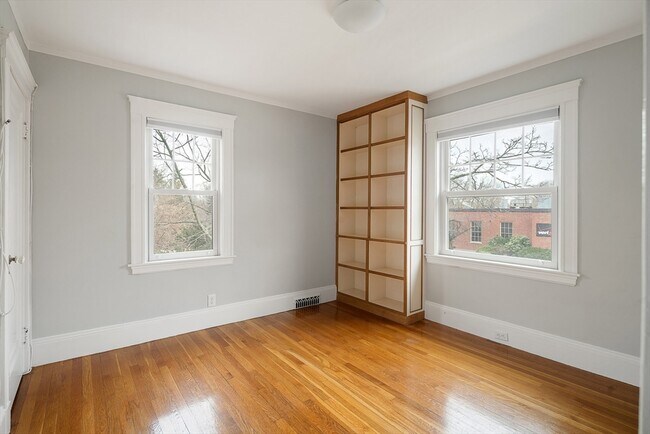 Building Photo - 110 Leonard St