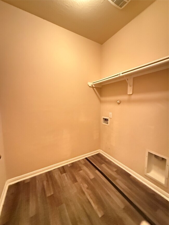 Building Photo - 8206 Malago Point Dr