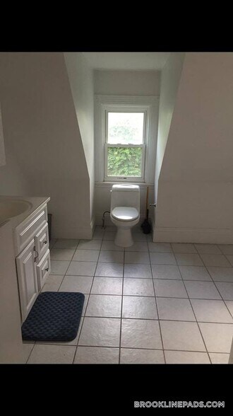 Building Photo - 24 Brook St