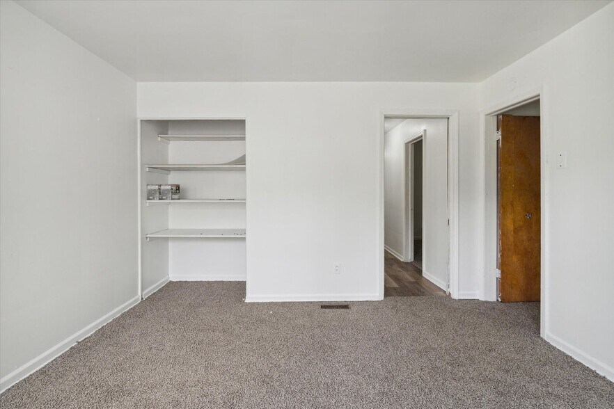 Building Photo - Remodeled 4B 1B Home $1,275